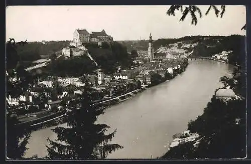 AK Burghausen a. d. Salzach, Ortsansicht mit Burg und Kirche