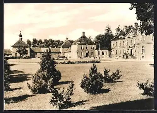 AK Klütz /Meckl., Feierabendheim mit Gartenanlagen