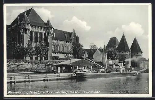 AK Marienburg / Malbork, Blick auf den Hochmeisterpalast und auf das Brückentor