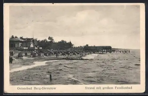 AK Berg-Dievenow, Ostseebad, Strand mit grossem Familienbad