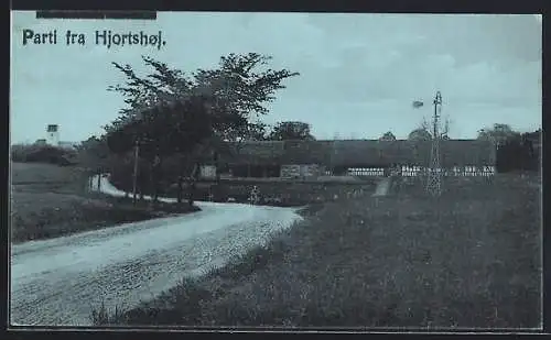 AK Hjortshoj, Ortspartie mit Strasse