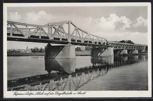 AK Tapiau /Ostpr., Blick auf die Pregelbrücke und den Ort