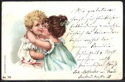AK Kinderpaar in hübscher Kleidung küsst sich
