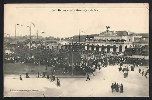 AK Rennes, La Gare un jour de Fête, Bahnhof