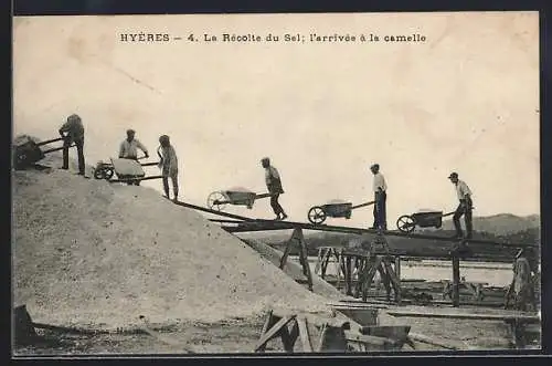 AK Hyères, La Récolte du Sel l`arrivée à la camelle, Salzbergwerk