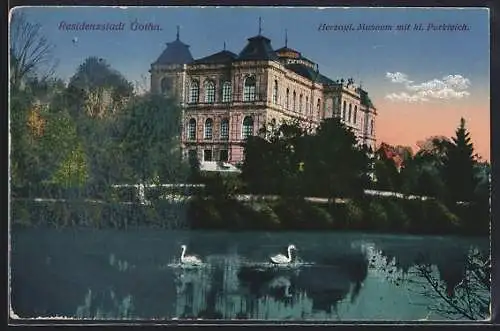 AK Gotha, Herzogl. Museum mit kl. Parkteich