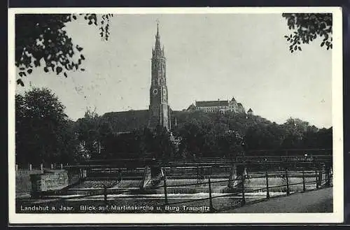 AK Landshut a. Isar, Blick auf die Martinskirche u. Burg Trausnitz