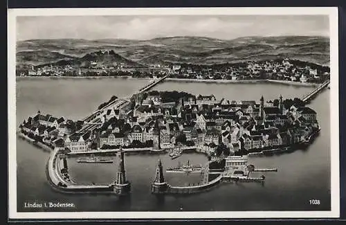 AK Lindau i. Bodensee, Totalansicht und Hafeneinfahrt mit Leuchtturm