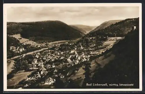 AK Bad Liebenzell /Württbg. Schwarzwald, Teilansicht mit Bergen