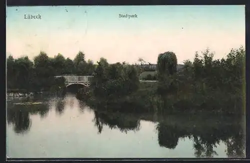 AK Lübeck, Stadtpark mit Brücke