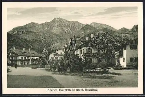 AK Kochel am See, Hauptstrasse mit Denkmal