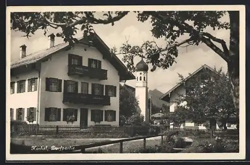 AK Kochel, Dorfpartie mit Bergen