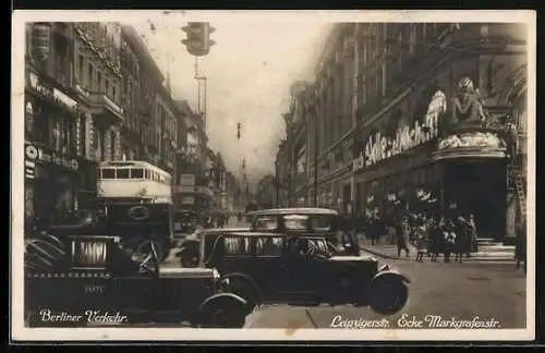 AK Berlin, Wiener Pelz-Haus, Berliner Verkehr in der Leipzigerstr. Ecke Markgrafenstr