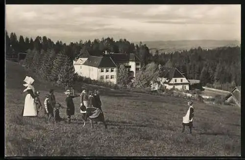 AK Scheidegg i. Allg., Die Kinderheilstätte, Kinder auf der Wiese