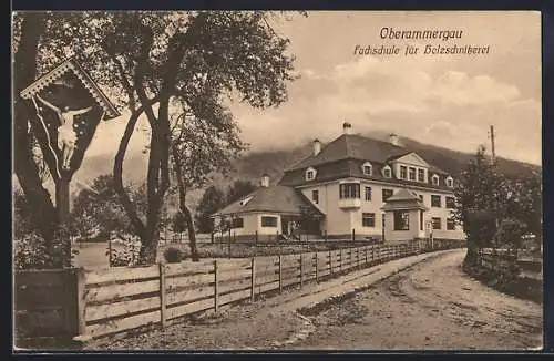 AK Oberammergau, Fachschule für Holzschnitzerei, Flurkreuz