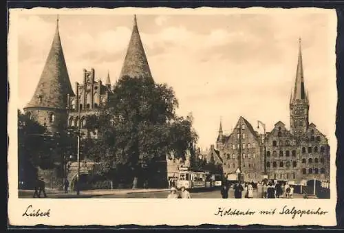 AK Lübeck, Holstentor mit Salzspeicher und Strassenbahn