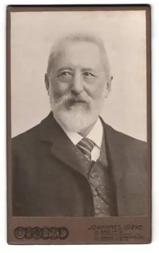 Fotografie Johannes Lüpke, Berlin, Potsdamerstr. 116, Porträt eines älteren Herrn mit Bart