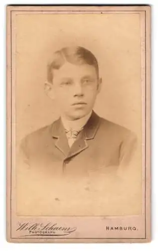 Fotografie W. Schaem, Hamburg, Johannisstrasse 4, Porträt eines jungen Mannes