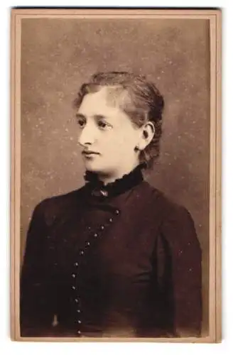 Fotografie Eduard Glaubach, Greifswald, Lange Strasse 4, Porträt einer Dame
