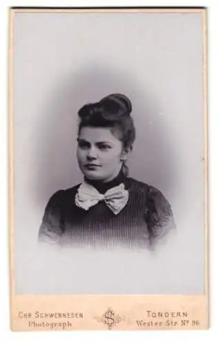 Fotografie Chr. Schwennesen, Tondern, Wester-Str. 96, Porträt einer jungen Frau