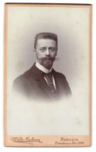 Fotografie Wilh. Fechner, Berlin, Potsdamer Str. 134a, Porträt eines Herren mit Schnurrbart