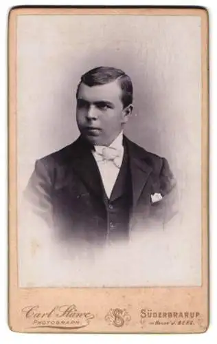 Fotografie Carl Stümpe, Süderbrarup, Portrait eines jungen Mannes