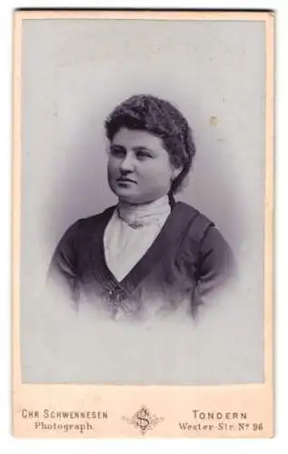 Fotografie Chr. Schwennesen, Tondern, Wester-Str. Nr. 96, Porträt einer Frau