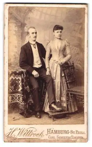 Fotografie H. Wittrock, Hamburg, Carl Schultze Theater, Paarporträt im Studio
