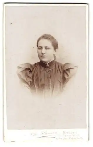 Fotografie Chr. Hansen, Schleswig, Am Damm 101, Portrait einer jungen Frau