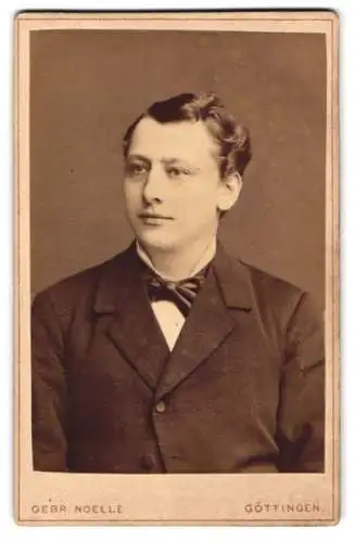 Fotografie Gebr. Noelle, Göttingen, Kurze Strasse 5, Portrait eines jungen Mannes