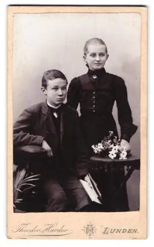 Fotografie Theodor Harder, Lunden, Wilhelmstrasse, Porträt eines Jungen und Mädchens