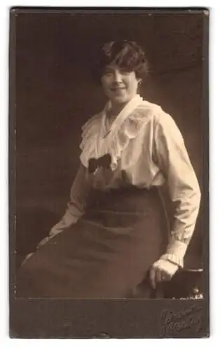 Fotografie Ziesemer, Hamburg, Frau in eleganter Bluse
