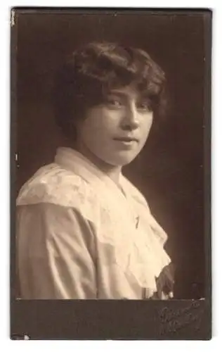 Fotografie Ziesemer, Hamburg, Porträt einer jungen Frau