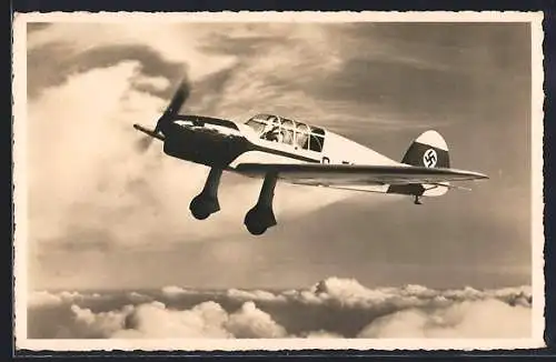 AK Flugzeug Fieseler Storch über den Wolken,  am Heck