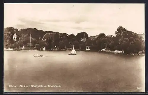 AK Mirow / Meckl., Blick auf Stadtpark mit Bootshaus