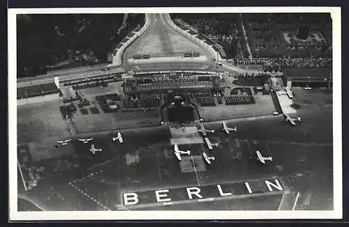 Foto-AK Berlin, Flughafen aus der Vogelschau
