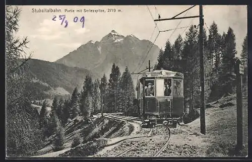 AK Telfes im Stubai, Stubaitalbahn auf Fahrt mit Blick zur Serlesspitze