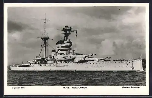 AK HMS Resolution auf See