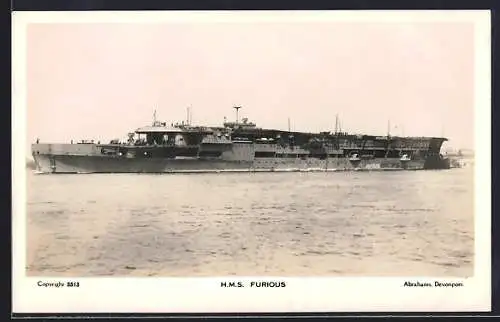 AK Kriegsschiff H.M.S. Furious fährt auf Meer vor Küste