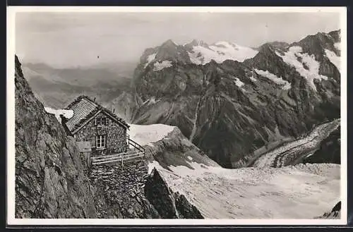 AK Berglihütte, Berghütte mit Blick auf Wetterhorn und Schreckhorn