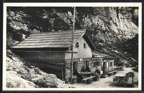 AK Tiergartenhütte, Berghütte mit Besuchern