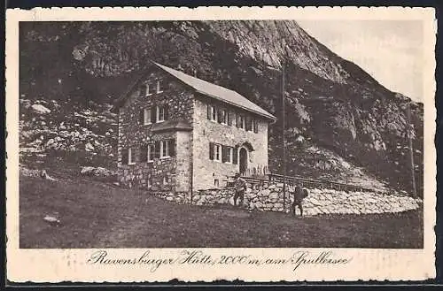 AK Ravensburger Hütte am Spullersee, Berghütte mit Wanderern