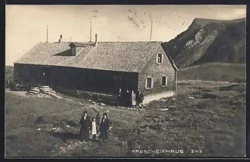 AK Freschenhaus, Berghütte mit Besuchergruppen aus der Vogelschau