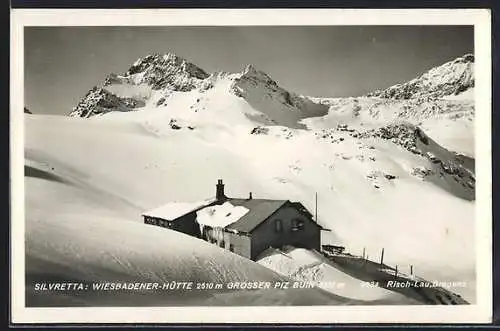 AK Wiesbadner-Hütte, Berghütte im Winter mit Gr. Piz Buin