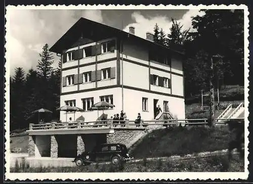 AK Planinski dom Zarja, Berghütte mit Terrasse u. Gästen