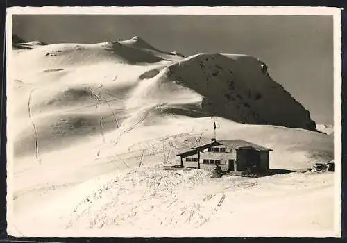 AK Weisshornhütte /Arosa, Berghütte mit Umgebung im Winter
