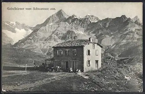 AK Gabelhorn-Berghütte, Ansicht mit Gabelhörnern vom Schwarzsee aus