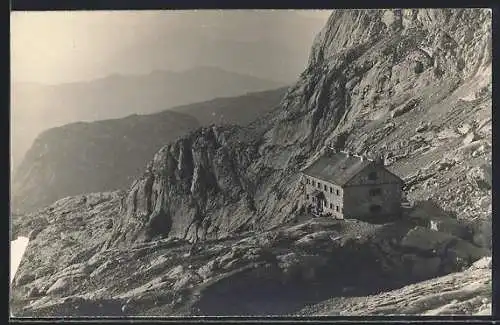 AK Adamekhütte am Dachstein, Berghütte mit Umgebung aus der Vogelschau