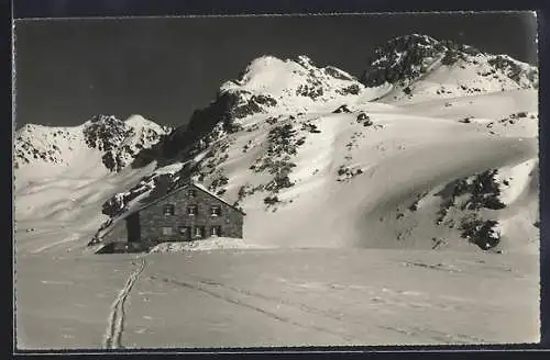 AK Grialetschhütte, Berghütte SAC Sektion St. Gallen, Berghütte mit Gipfeln im Winter