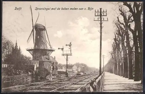AK Delft, Spoorsingel met molen van v. Rhijn, Windmühle und Gleise